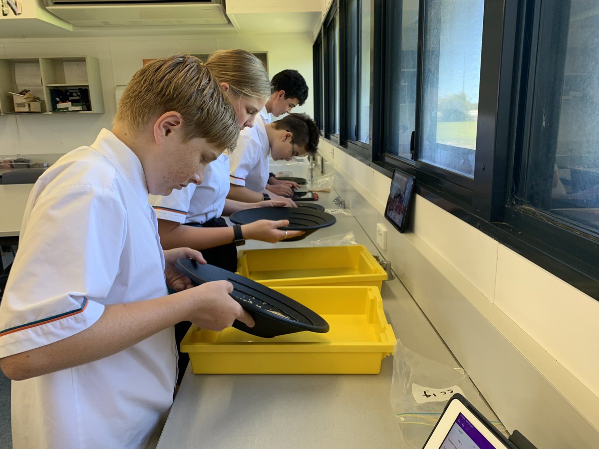 CoRELearnGrow's tweet image. Back with the #metrocore schools @kentstreetshs @JosephBanks_SC engaging with students and watching in awe as they conduct their #steamlearning in #therealclassroom #projectbasedlearning