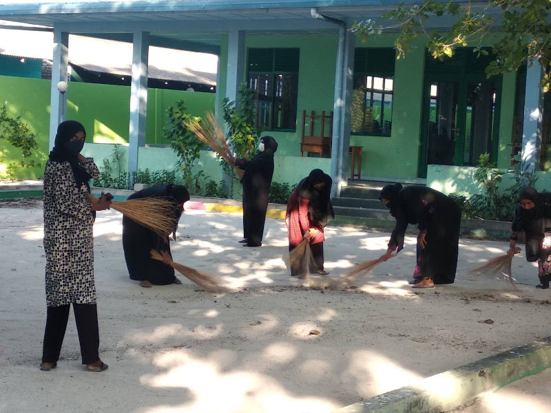 eduGS_09's tweet image. School Cleaning program by staff and Parents, organized by Environmental Club ( 21/02/2021)
@MoEdumv