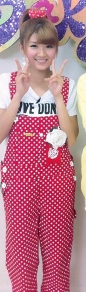 Overalls_Sho's tweet photo. 今月いっぱいで芸能界を引退する、徳永千奈美さんのオーバーオール姿の画像を厳選し、張っておきます。

#徳永千奈美 https://t.co/Yu80dwAzh3