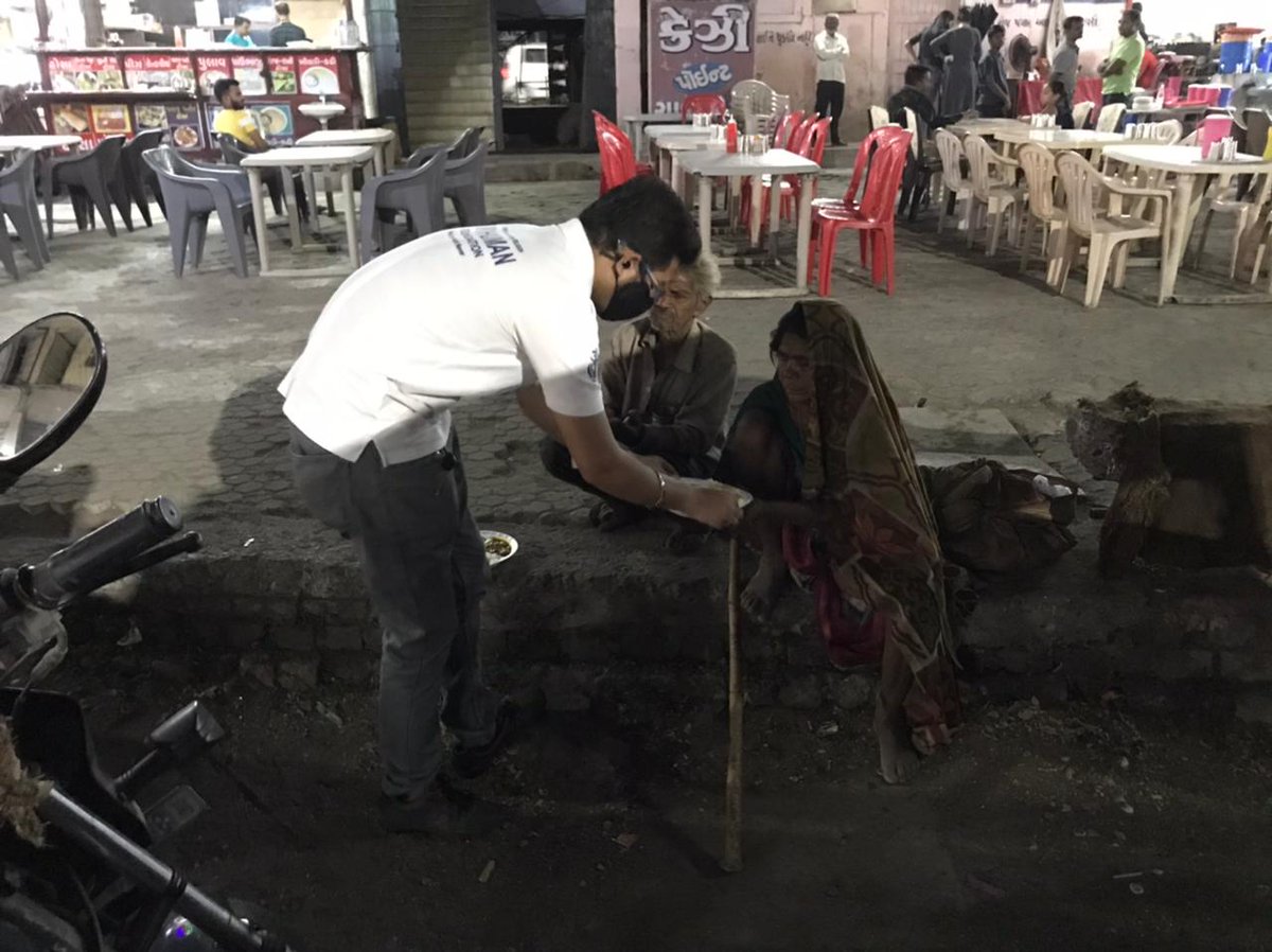 iamhumanfounda1's tweet photo. #imhumanrotibank
#225_tuesday_rotibank
#foodforall
#23_Feb_2021
Fed around 250 people in #bardoli

@PMOIndia @narendramodi @AmitShah @JPNadda @CRPaatil @vijayrupanibjp @sanghaviharsh @Nitinbhai_Patel @prabhunvasava @Ganpatsinhv @Swamy39 @kajal_jaihind
#imhuman
#helpeverhurtnever https://t.co/0Do9s9ruiy