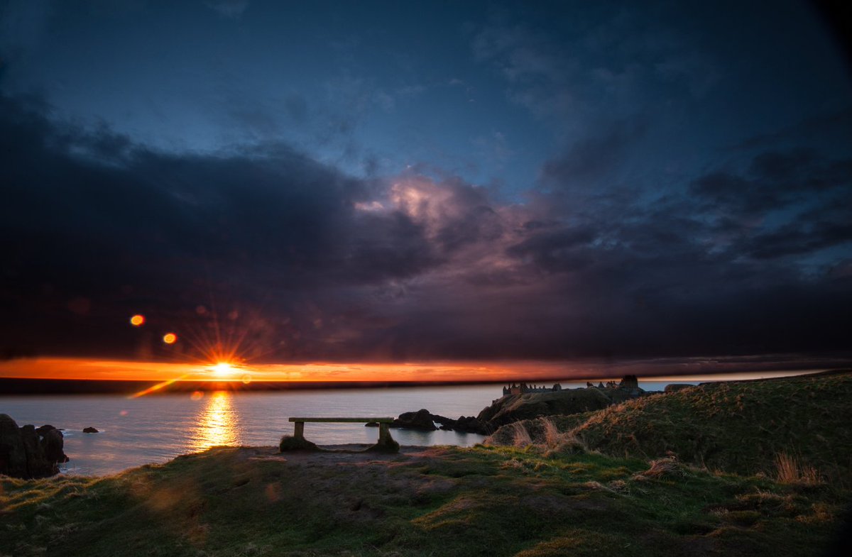 dalriadalodges's tweet photo. When you’re on #holiday it’s unlikely that you’ll be awake at dawn … so allow us to do the hard work for you and show you this #daybreak over #Dunnottar Castle shot.
#abdnwillwait #stonehaven https://t.co/7dWA5AJWz0