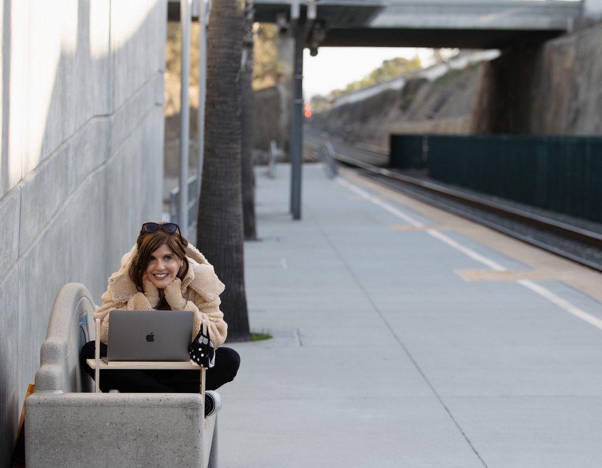 LizetBenrey's tweet photo. Being together is a state of mind... Agree?
Ad @TheReadydesk 💜 @Nordstrom
📷 @surftek
#ReadyDesk #Model #Actress #LizetBenrey #Commercial
#StandUpAnywhere #SitdownAnywhere
#WorkUpRight
#WFHTips https://t.co/CHqqTFEEOD