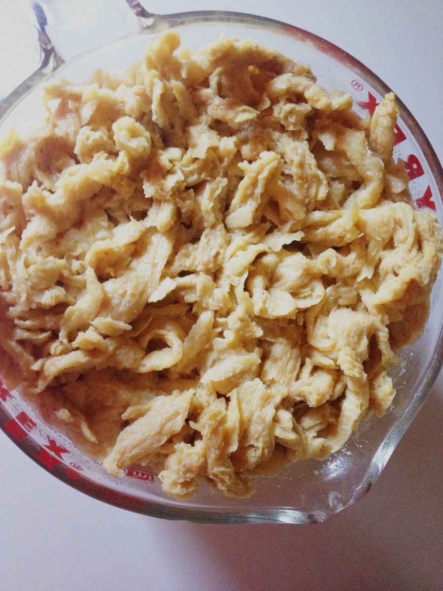 schmoozequeen's tweet photo. #WOOT Can't stop raving about #SoyCurls my #FAV #PlantbasedProtein  hands down! #ShelfStable #Portable #LongShelfLife My suitcase always contains a few bags when I travel. Just rehydrate, add spices and cook. Perfectly replicate any #animalflesh you want to #veganize @ButlerFoods https://t.co/88uSBYFHis