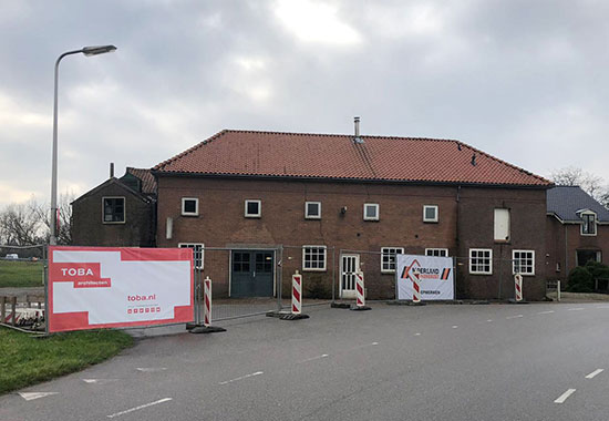 TOBAarchitecten's tweet photo. Verbouwing van boerderij naar kantoor in Bodegraven gestart! 

Benieuwd hoe het schetsontwerp is uitgewerkt, zie: 
https://t.co/GZJb0MEQ6g

#transformatie #verbouwing #boerderij #kantoor #Bodegraven #architectuur #Doordacht #RienRegelt #SchakelStuurt #toba #tobaarchitecten https://t.co/KEOF9wdI9W