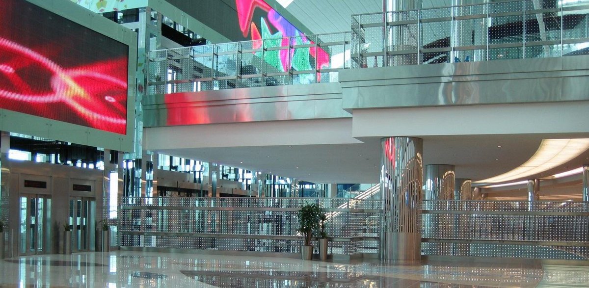 KaphsSA's tweet photo. @GroupeADP chose 800 m² of our Transparent Media Façade Powerglass® and created balustrades equipped with 80'000 white LED in @DXB. About 2'000 panels with a thickness of 10 mm illuminate Terminal 3. https://t.co/wVNxfeIAba