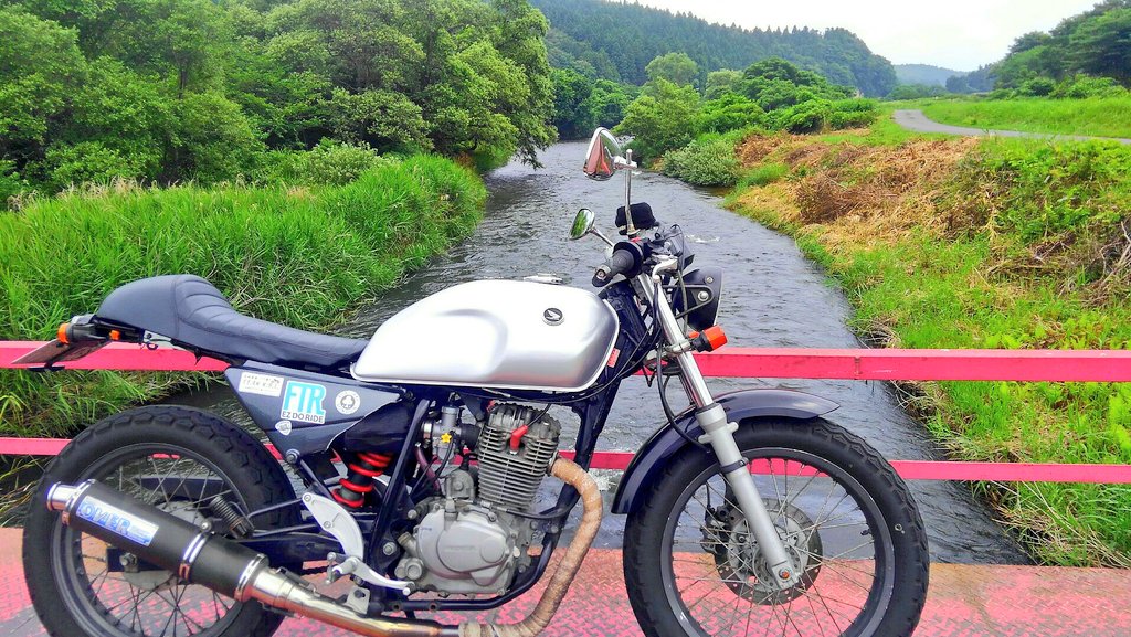 フミ っ これで Ftr223の車体にクラブマンのタンク Cbr1100xxのリアサス タイホンダのキャブで 気持ち悪いキメラバイクになりつつあります 車名はタイホンダftr223xxクラブマンです