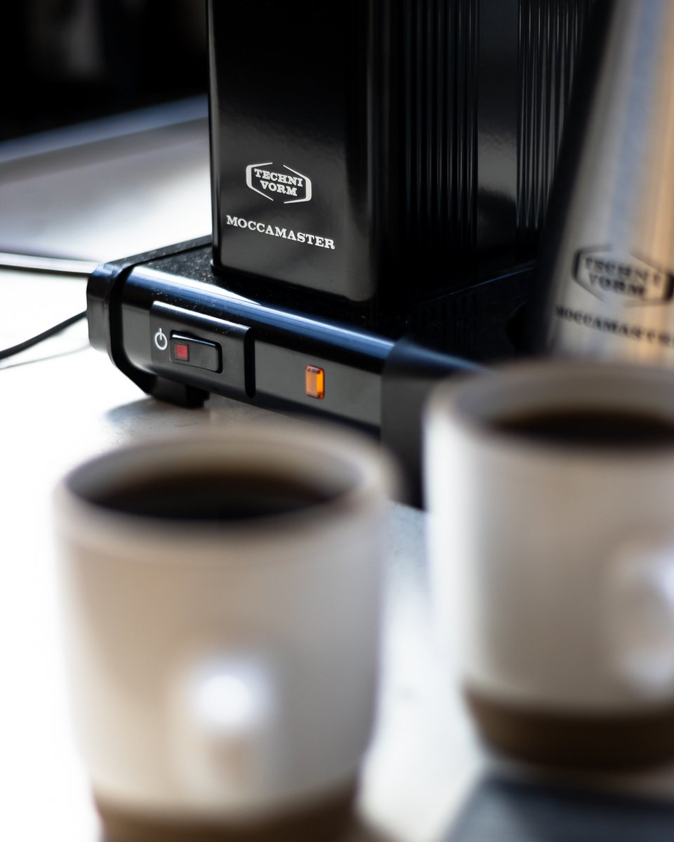 Perfect your morning cup with the Moccamaster KGBT! Easy to use and great to look at, this hand-built machine produces a top brew which serves up to 10 cups - ideal for sharing with coffee loving family or flatmates! Click to learn more! ☕ #ozonecoffee ozonecoffee.co.uk/shop/moccamast…