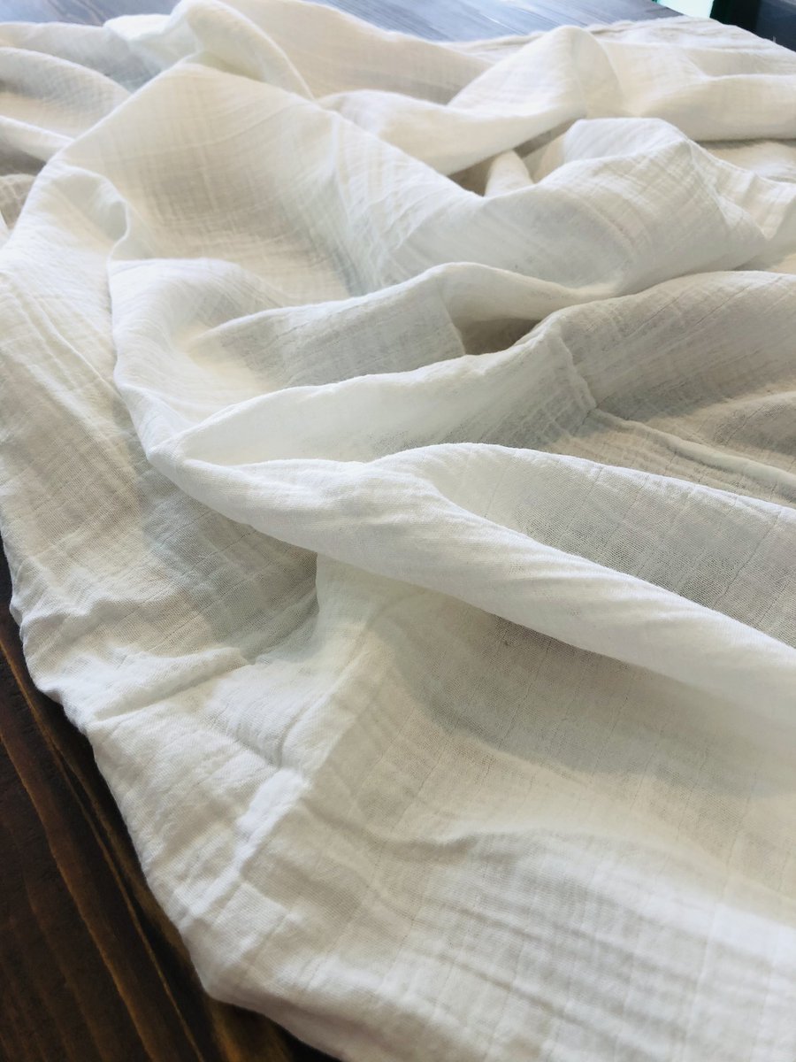 Look how beautiful our double gauzed white muslin. 
Composition: 100% cotton 
Size: width 150 cm
Weight: 120 GSM

#muslin #doublegauze #doublegaze #doublegazedecoton #naturaldyefabric #fabricdesign #muslinfabric #textiledesign #naturalcotton #cottonfabric #cottonfabrics