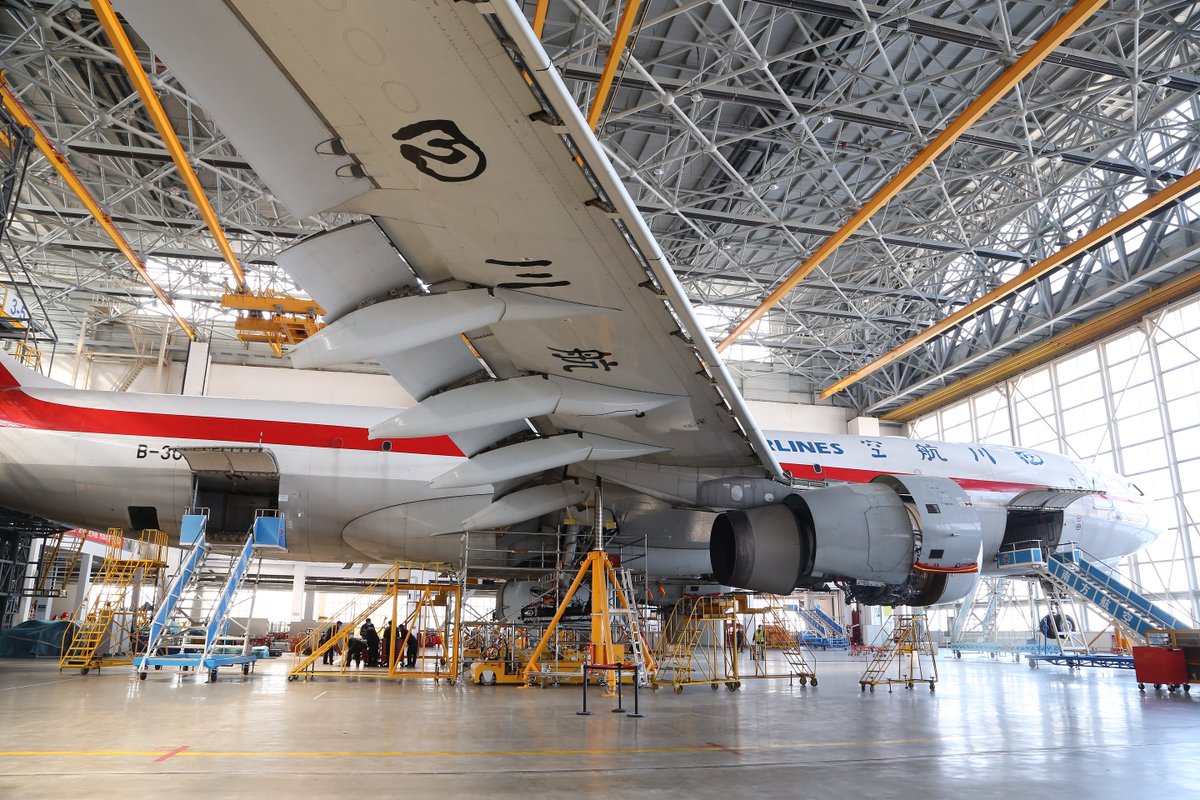 CSAIRGlobal's tweet photo. Commencing the maintenance work for two wide-body aircraft at the same time, it hits a record high in wide-body aircraft service ability in Shenyang maintenance facilities. #csairCamera https://t.co/XQ1nxcxpT9