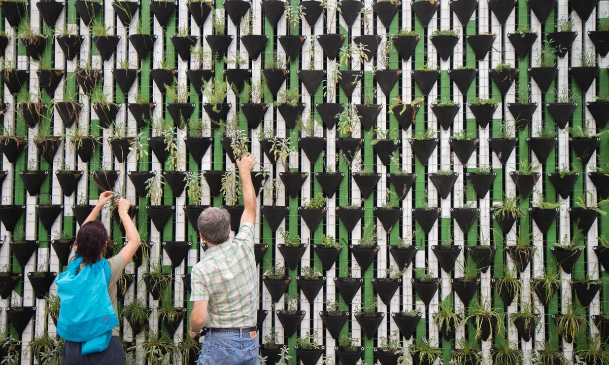 Le secteur bancaire peut jouer un rôle dans la transition vers des constructions et rénovations plus efficaces en énergie en encourageant les prêts verts.🌱Pour en savoir plus, nous avons interrogé l'experte Elisabeth Minjauw <a href="/EMinjauw/">Elisabeth Minjauw</a>👉bit.ly/3pIitB6 <a href="/EEM_Label/">Energy Efficient Mortgage Label</a>