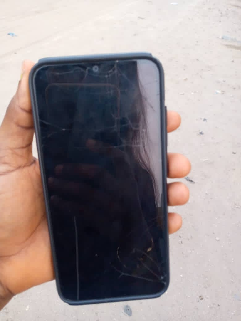 umeh_emmanuella's tweet photo. #UpgradeMyDevice @JumiaNigeria @wazobia_FM the phone is having touch pad issues and hangs a lot https://t.co/MVcyMTvPFL