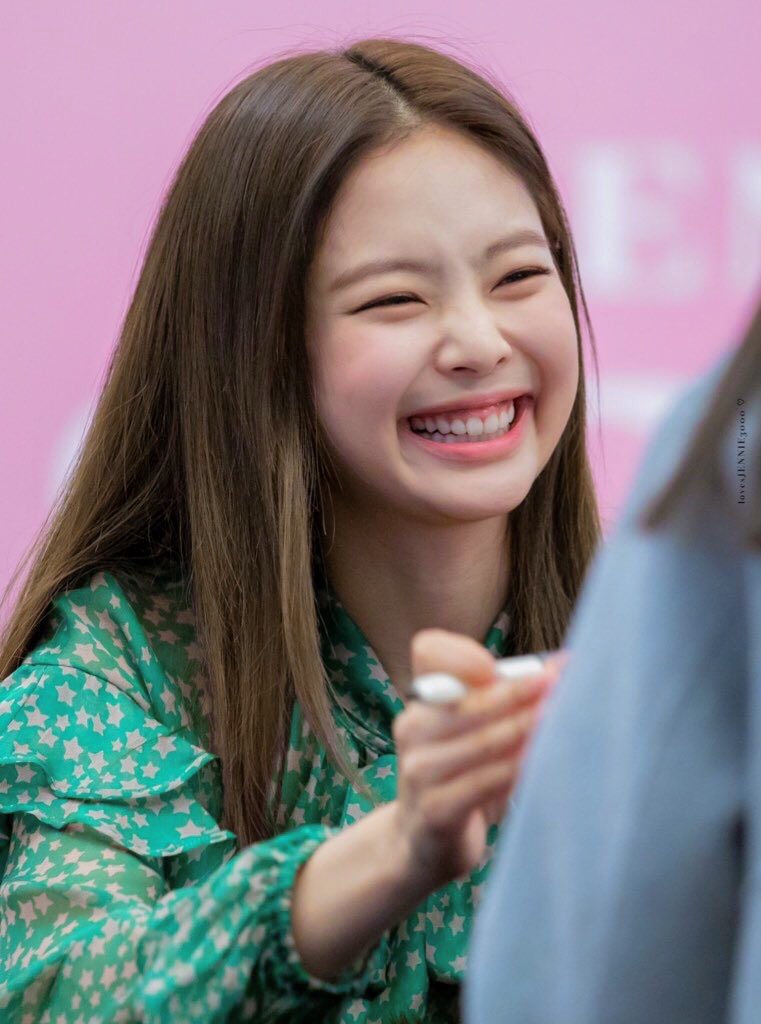 firejennie's tweet photo. PROTECT HER AT ALL COST https://t.co/TFdSdgnVJ9