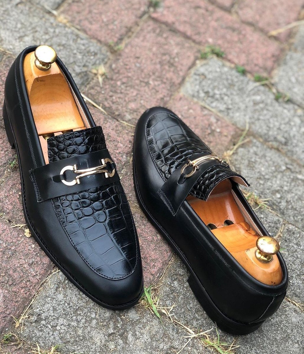 bobo_shoes__'s tweet photo. @Tegadeyforyou Please support a growing business by RETWEETING

I'm BOBOSHOES &amp; I make SHOES like these for a living

God bless you immensely🙏 

Nationwide DELIVERY

Prices excluding Delivery

MADE ON ORDER

Frame 1: 16,000
Frame 2: 13,000
Frame 3: 14,000
Frame 4: 7,000 https://t.co/PMHxBZtTs7