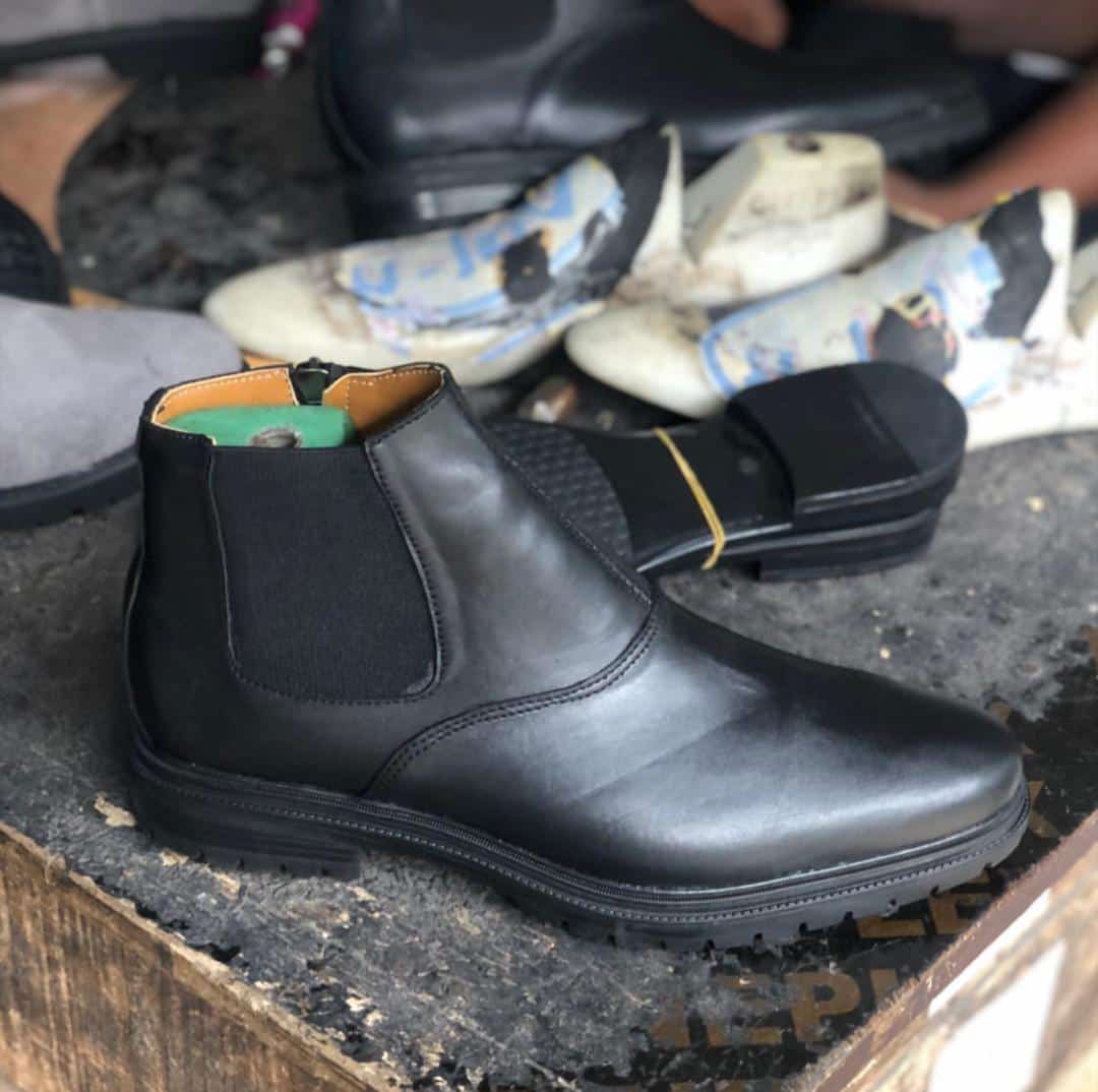 bobo_shoes__'s tweet photo. @Tegadeyforyou Please support a growing business by RETWEETING

I'm BOBOSHOES &amp; I make SHOES like these for a living

God bless you immensely🙏 

Nationwide DELIVERY

Prices excluding Delivery

MADE ON ORDER

Frame 1: 16,000
Frame 2: 13,000
Frame 3: 14,000
Frame 4: 7,000 https://t.co/PMHxBZtTs7