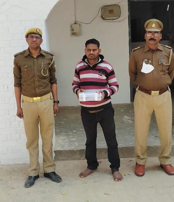 pratapgarhpol's tweet photo. थाना अंतू पुलिस द्वारा, अवैध तमन्चा-कारतूस के साथ एक अभियुक्त गिरफ्तार। @Uppolice @ADGZonPrayagraj @igrangealld https://t.co/Hrh47FTe3a