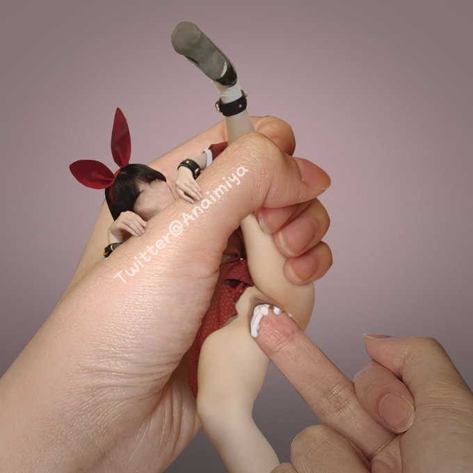 &ldquo;A girl can do anything.&rdquo; 变小了就能被你捧在手心里了。  出镜/后期∶@Anaimiya  皮具∶@OATHVIP https://t.co/v2OVTpgKrI<a class="tags" href="/tag/anaimiya">@anaimiya</a>