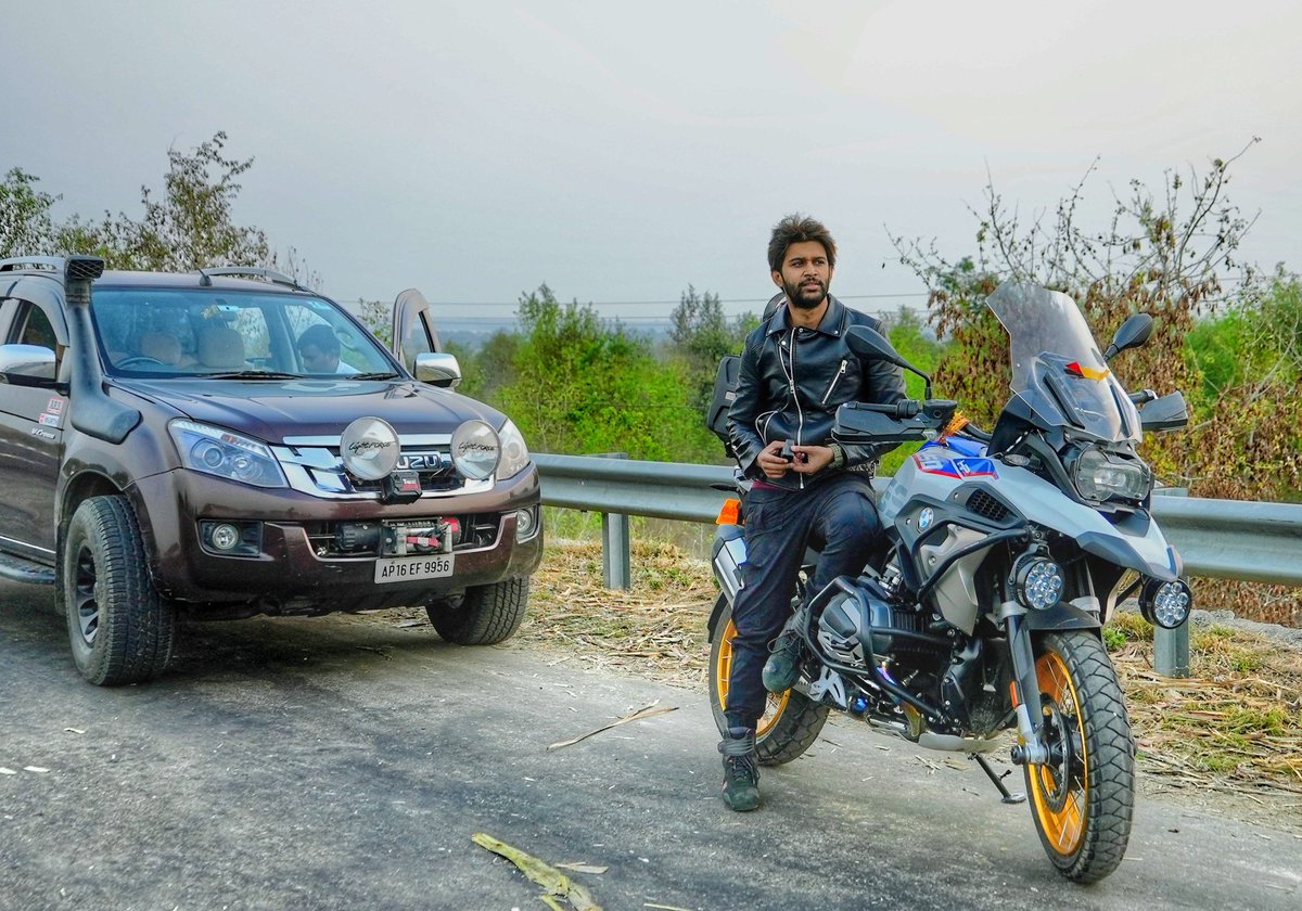 Abijeet's tweet photo. Sneeky peeky. LIVE NOW!
▶️ https://t.co/7n4Qx8wtft https://t.co/ypIgbyP2UU