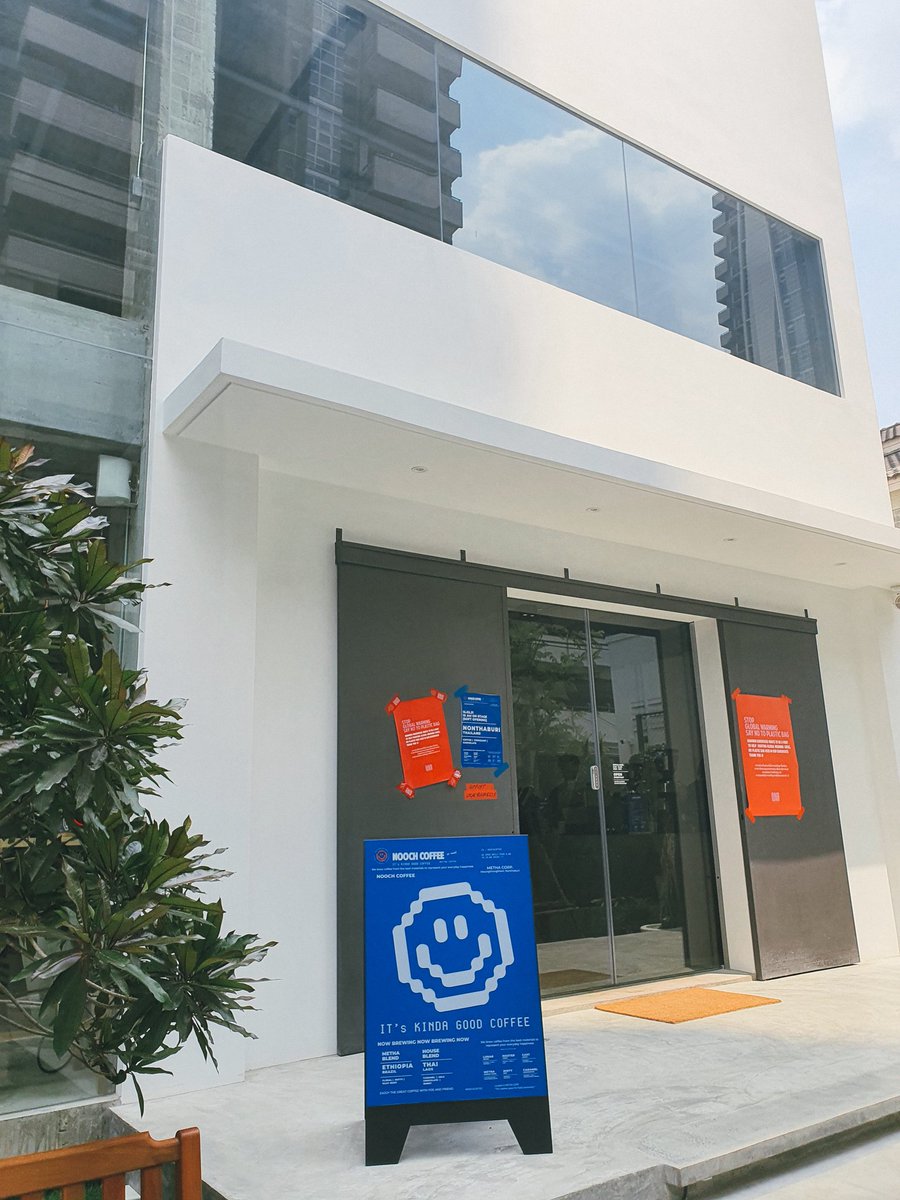 onedayperweek1's tweet image. Namwan bakehouse x Nooch Coffee #รีวิวคาเฟ่ น่ารักๆ ในเมืองทอง ใครกำลังอินกับครัวซ็องมาเลยฟินแน่ๆ เค้าผลิตช็อคโกแลตเอง เราเลยเลือกครัวซ็องชอคโกแลต ฟินมากกก dirty หอมๆ ก็ดีงามกับเมล็ดคั่วกลาง thai blend เลิฟฟฟฟ อนาคตจะมีเวิคชอปด้วยนะ!
@aroii @kinjubkinjib @Kin24hrs @kinteenhai