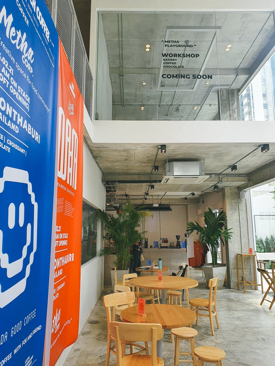 onedayperweek1's tweet image. Namwan bakehouse x Nooch Coffee #รีวิวคาเฟ่ น่ารักๆ ในเมืองทอง ใครกำลังอินกับครัวซ็องมาเลยฟินแน่ๆ เค้าผลิตช็อคโกแลตเอง เราเลยเลือกครัวซ็องชอคโกแลต ฟินมากกก dirty หอมๆ ก็ดีงามกับเมล็ดคั่วกลาง thai blend เลิฟฟฟฟ อนาคตจะมีเวิคชอปด้วยนะ!
@aroii @kinjubkinjib @Kin24hrs @kinteenhai