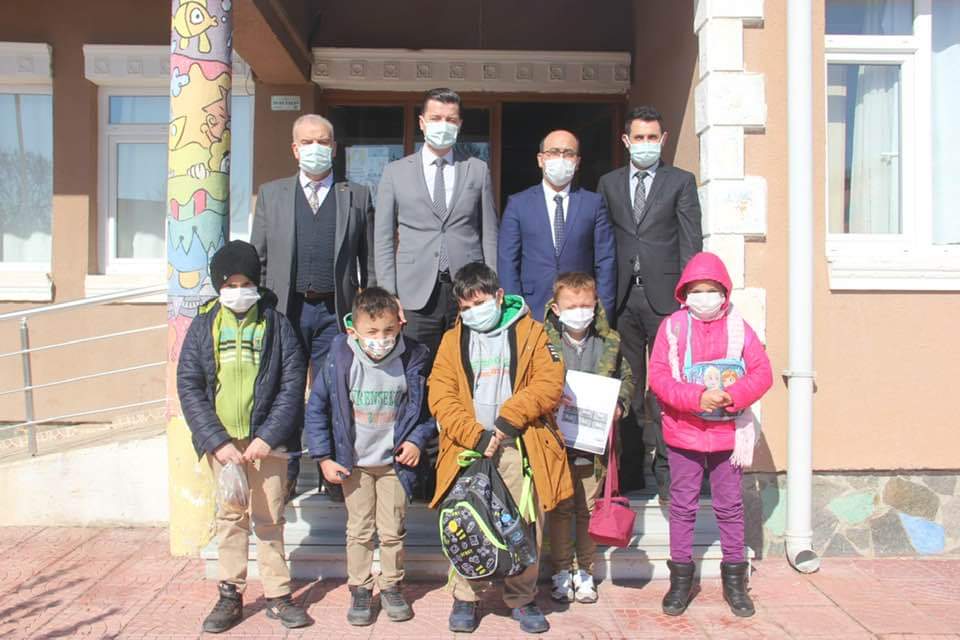 İlçe Milli Eğitim Müdürü Cihan ERDEM ve Şube Müdürü Mustafa TAŞTEKİN Ahmetbey Cumhuriyet İlkokulunu ziyaret ederek yüz yüze eğitime başlayan öğretmen ve öğrencilerimizle buluştular.
<a href="/tcmeb/">Millî Eğitim Bakanlığı</a> <a href="/cihanerdem39/">Cihan ERDEM 🇹🇷</a> <a href="/mustafatastekn/">Mustafa Taştekin</a>