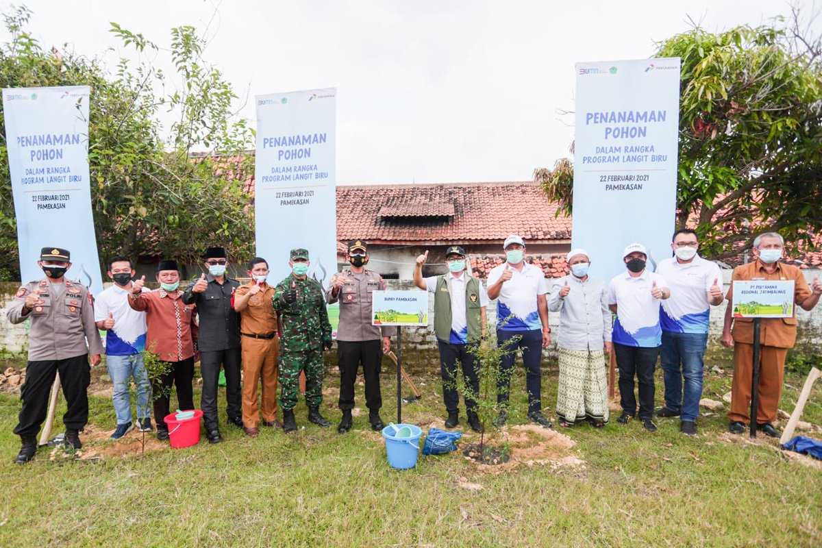 Penanaman pohon dalam rangka program langit biru di PP As-Syahidul Kabir Sumber Batu, Blumbungan, Larangan, Pamekasan