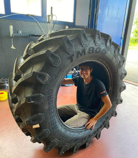 TrelleborgGroup's tweet photo. #TM800 with its extra-large tread pattern offers maximum performance in the field and it is able to carry heavy loads and to work at very low pressure. Get more information here: https://t.co/nLFOMvcylp

Thanks a lot to @roadhousetyresservice from Vicenza, Italy for this picture! https://t.co/BUoRAGVw1l