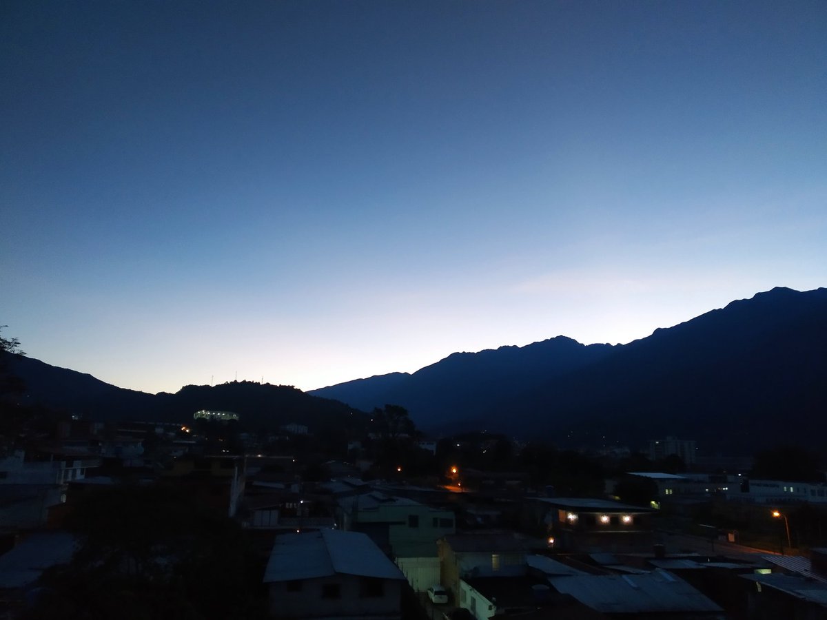 eurolobo's tweet image. Con un pequeño movimiento telúrico de 3.6, iniciamos el día hoy en #Mérida