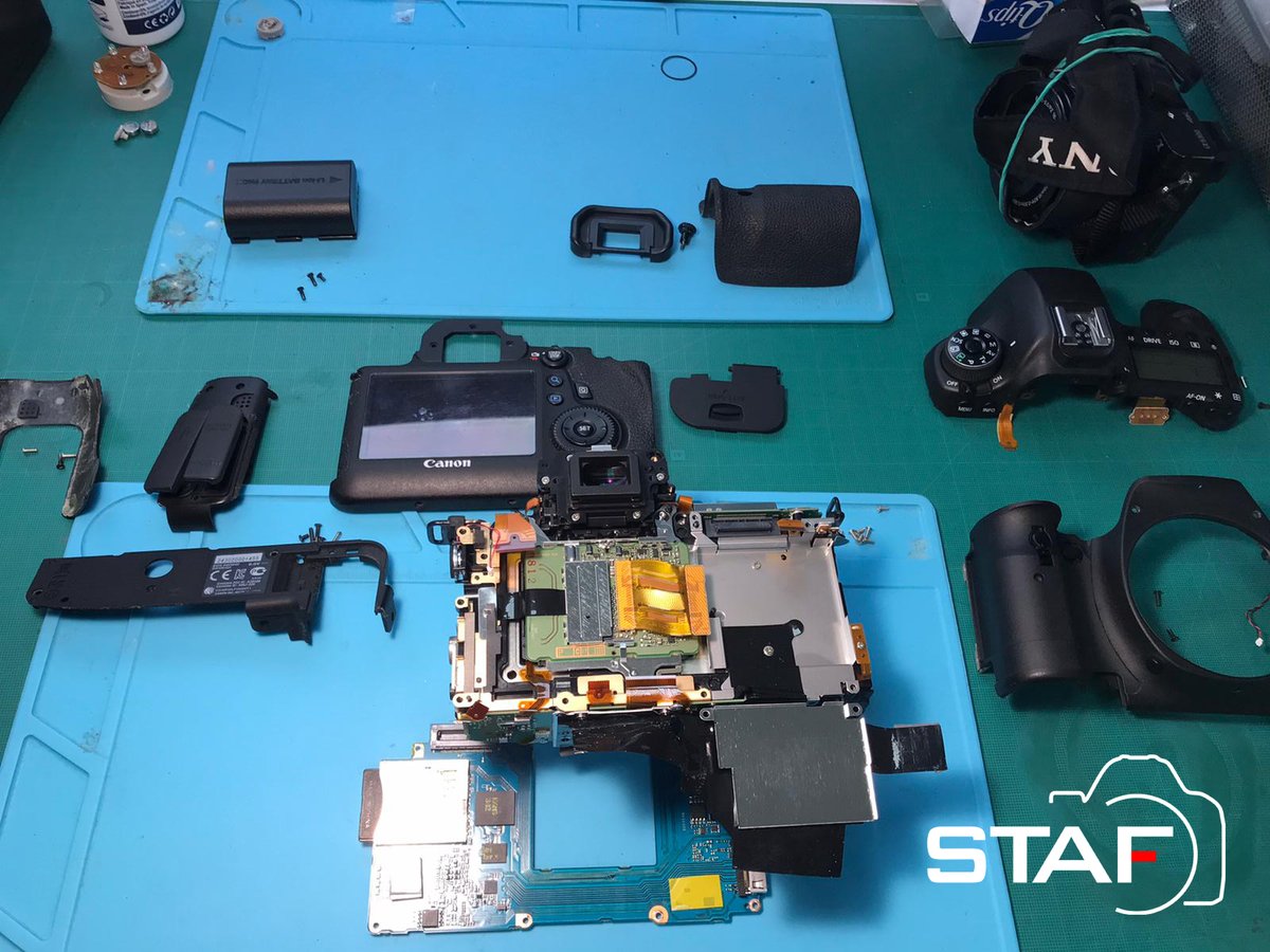 Si no quieres ver tu cámara desmontada recuerda revisar tus tarjetas!!!

#fotografía #camera #camerarepair #photo #canon #sony #camerarepairservice #nikon #olympus #ricoh #fujifilm #fotografosespaña