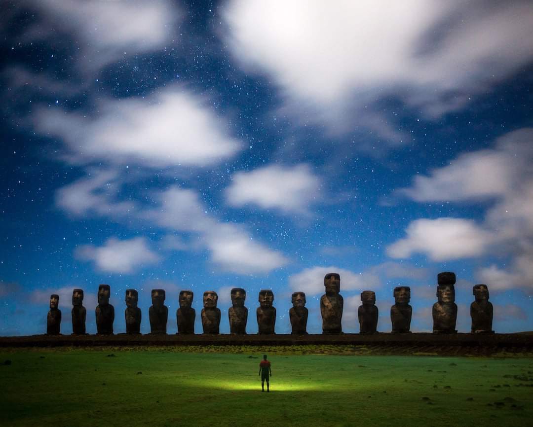 PrehistoricMojo's tweet photo. Here are the "moai" of Ahu Tongariki,the largest "ahu" on Easter Island. After being toppled during the island's civil wars, these statues were swept inland by a powerful tsunami 1960. Here, 15 restored moai patiently waiting to greet visitors from all over the globe. Paul Zizka https://t.co/mpUT6s2AFm