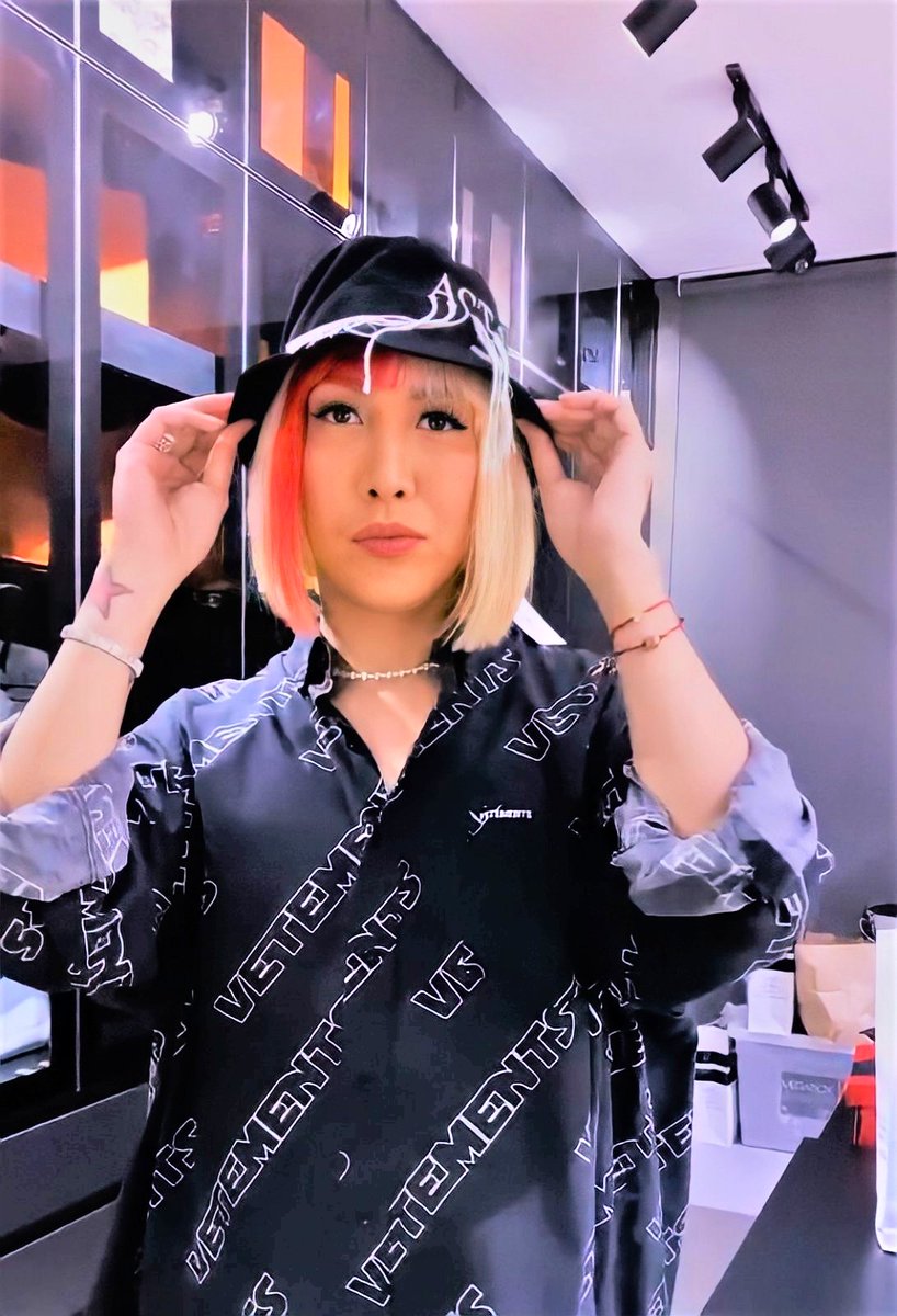 ViFeelings's tweet photo. she's the absolute best yes she is 👑❤️ https://t.co/8omNFXFgV4