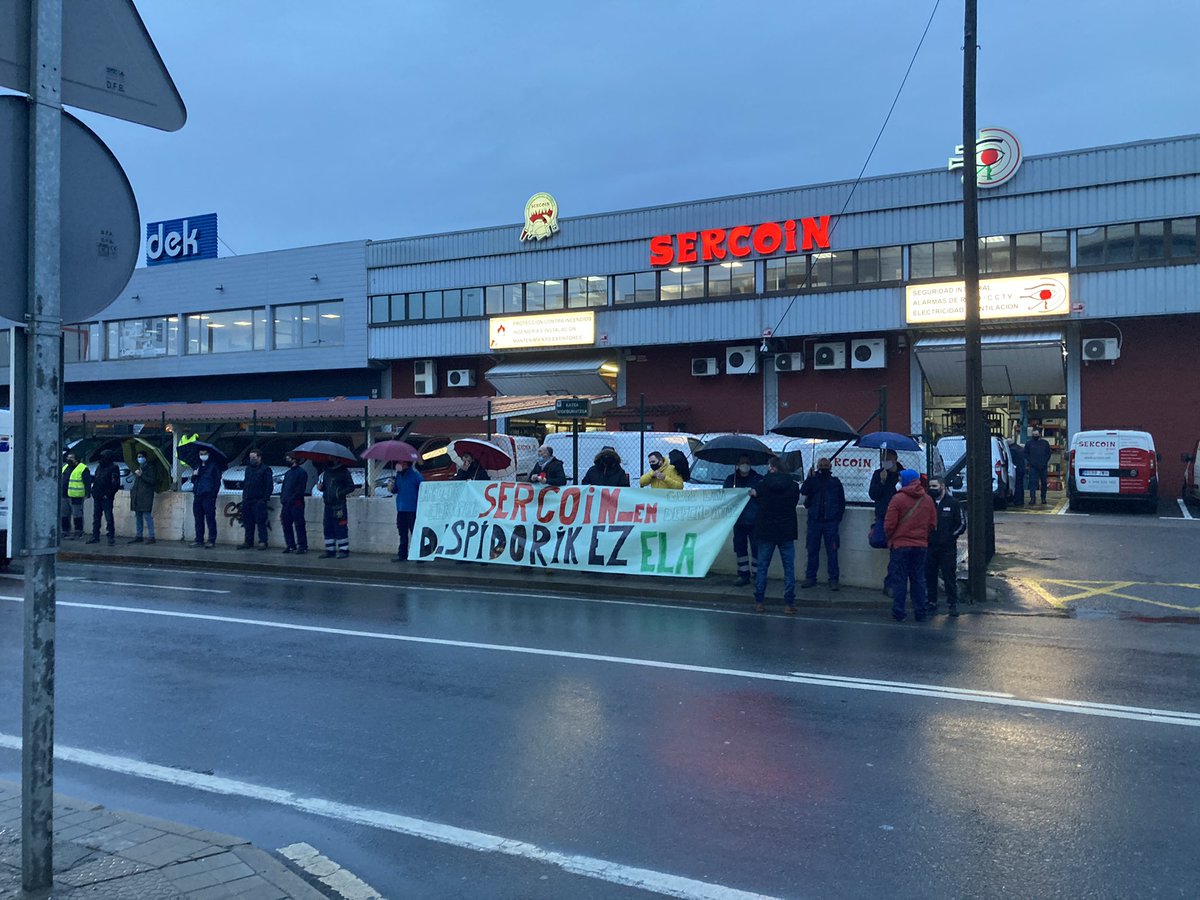 ELAEskumaldea's tweet photo. Sercoin enpresako langileak greban!!!
Argi eta garbi esanten dugu, ERErik ez!! Kaleratzerik ez!! https://t.co/gATD5L00X9