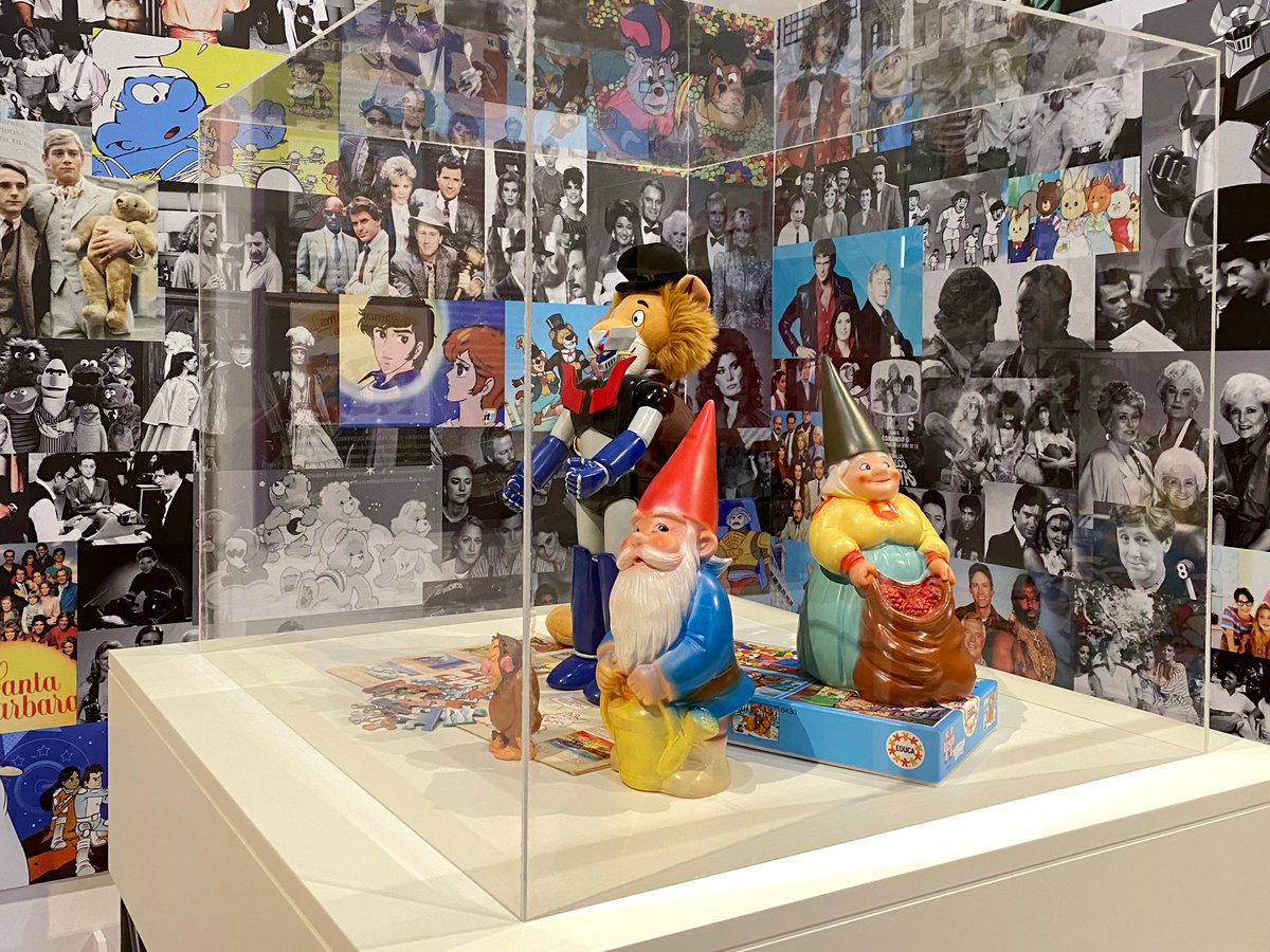 brbint's tweet photo. Gracias a la Universidad de Alcalá @cimuart por traernos esta maravillosa exposición: “La cultura audiovisual en los años 80. Referentes de la Generación X en España” 👏
¡No te la pierdas! Hasta el 7 de marzo 🙂 https://t.co/s3A2HB4ALf