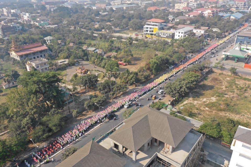 chozinminaung's tweet photo. Engineers’ protesting, Mandalay, #Myanmar.
#22222generalstrike #2Fivegeneralstrike #WhatsHappeninglnMyanmar https://t.co/sXqXchmtEz