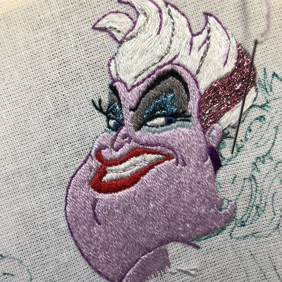 しらたき 100均の商品だけで刺繍 終わりが見えんからやめる ੭ ᐕ ੭ 刺繍初心者 アースラ ディズニー