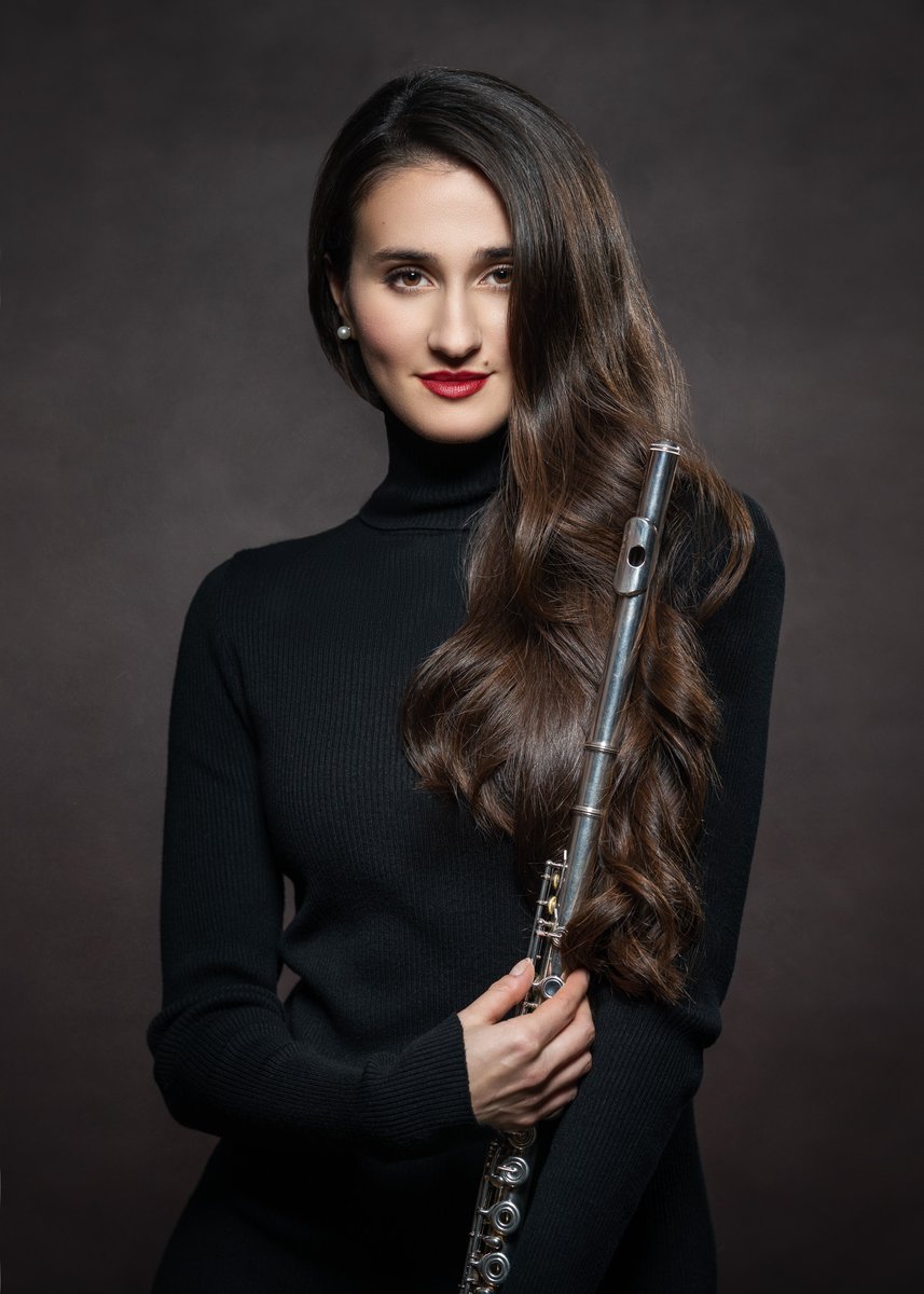 GodoxGlobal's tweet photo. Sarah Edmunds created studio fashion portrait with #godox #ad300pro for a live class by #graphistudio at #Imagingusa
Credit: Sarah Edmunds (Ferrara)
Model: Catherine Cabò https://t.co/NLQLeD1N2O