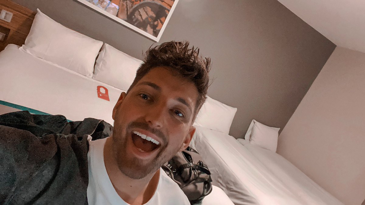 As was revealed on Galley Talk, 11 months ago I was about to fly to Antigua to join the crew of My Seanna for season 8 of Below Deck. Unfortunately Covid got in the way, literally hours before I was about to board the flight...1/2