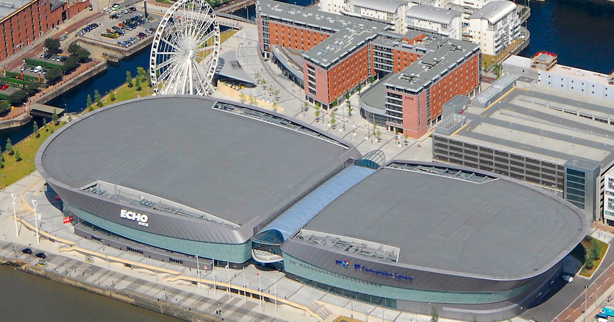 Lindner_Prater's tweet photo. At Echo Arena, Prater were contracted to install pre fabricated roof cassettes. These were manufactured off site then transported to site where they were installed. #OffSiteSolutions #Liverpool #Roofing https://t.co/Ntupcax09g