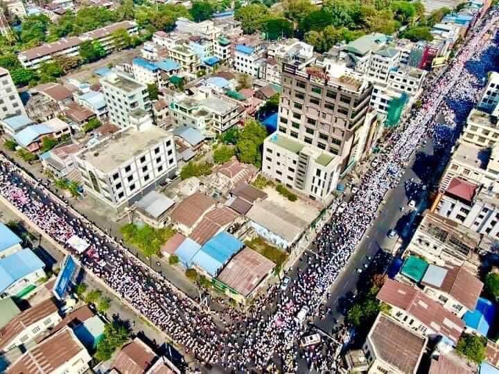 Cut of one head and two more shall take its place. We will never back down.
#Mandalay 
#Feb22Coup
#WhatsHappeningInMyanmar