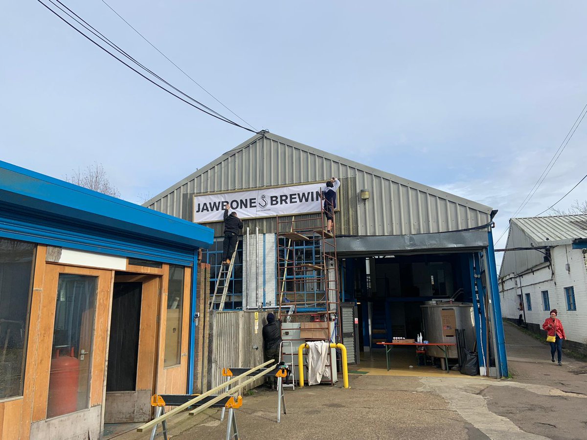 jawbonebrewing's tweet photo. We know ... we're a bunch of spoilsports now we've taken the fun out of finding us #Twickenham. Thanks to all who helped us this up over the weekend. #signsofspring #newsignwhodis #borninaboatyard https://t.co/gb0dMBDJQQ