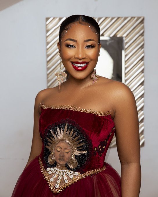 Dedebuttercup's tweet image. #MarketableErica gets the work done because:
•Professionalism ✅
•Social media presence✅
•Human relation✅
@EricaNlewedim ❤️
Talk customer service and being a spokesperson for her brand(s)
POWERFUL ERICA got it.

Final week for #P27 let’s go out in style by exceeding 100%🕯🕯