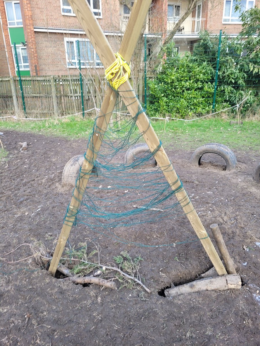 MrJonesYPS's tweet photo. Y5's YPC work involves looking at diiferent artists. We had a go at making our own Andy Goldsworthy structures and animals.
Can you make some art using things from nature? https://t.co/hosaVMc2CX