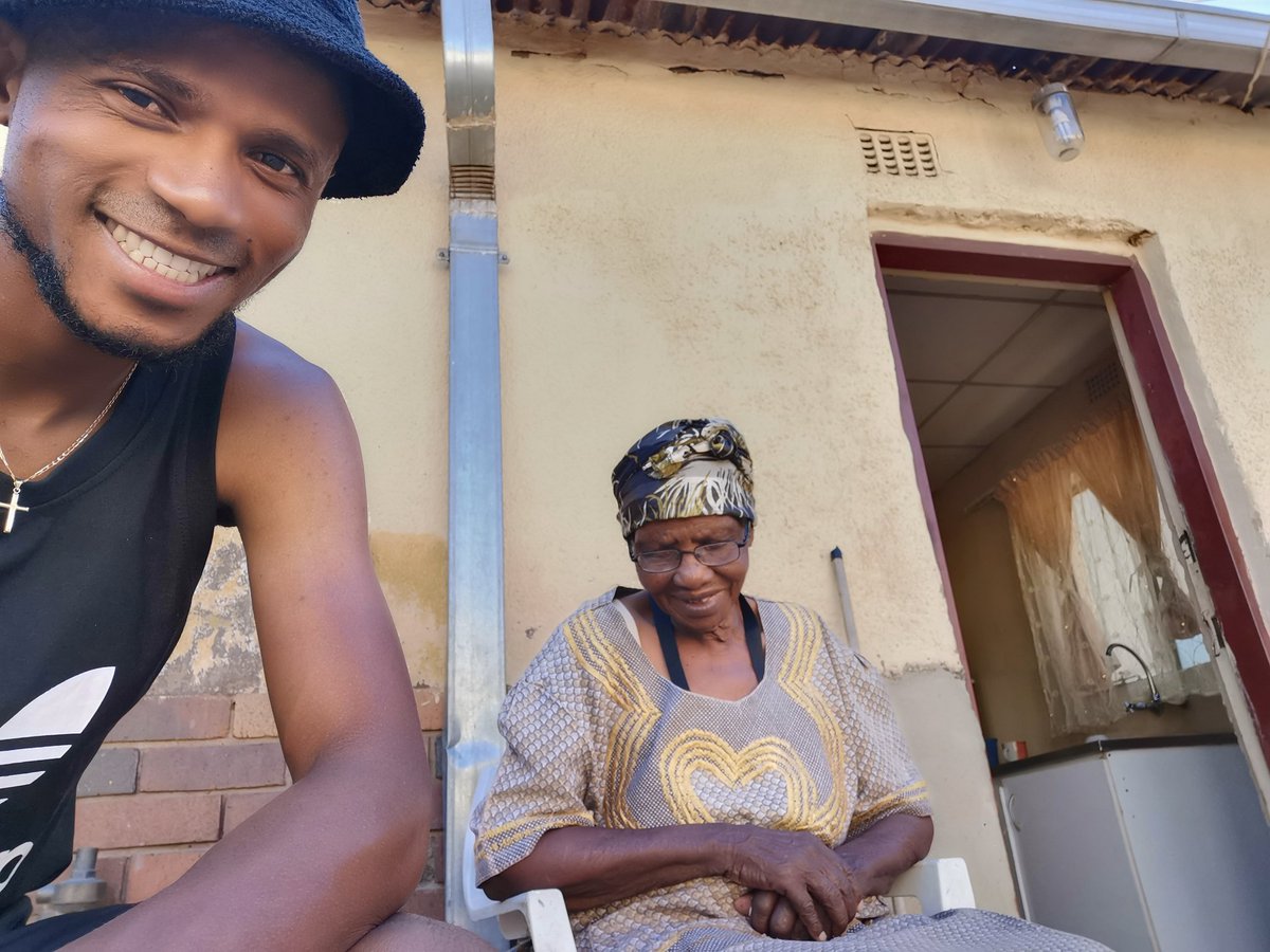 Xola_Mlambo_10's tweet photo. Priceless moments 😁😁 https://t.co/6pL81N2524