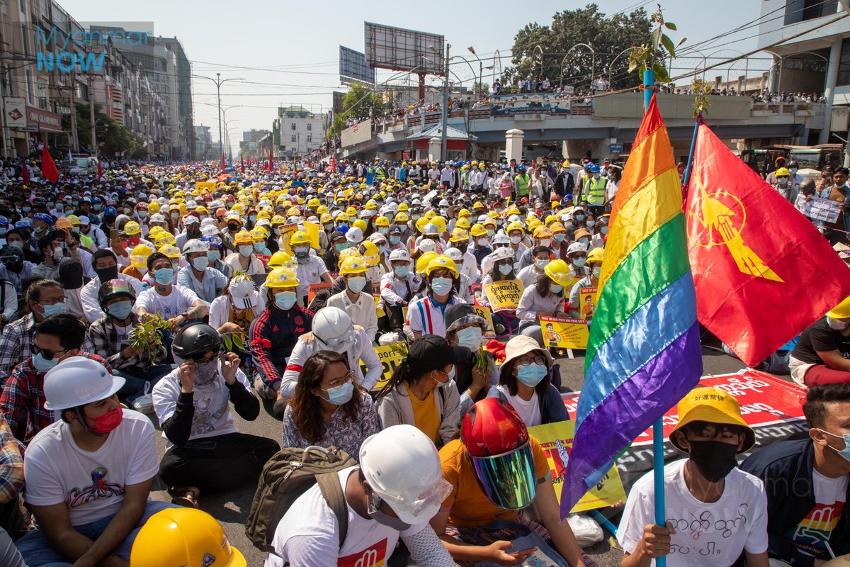 Myanmar_Now_Eng's tweet image. Hundreds of thousands of people in Mandalay joined the nationwide general strike against the military coup.
#22222generalstrike #WhatsHappeningInMyanmar