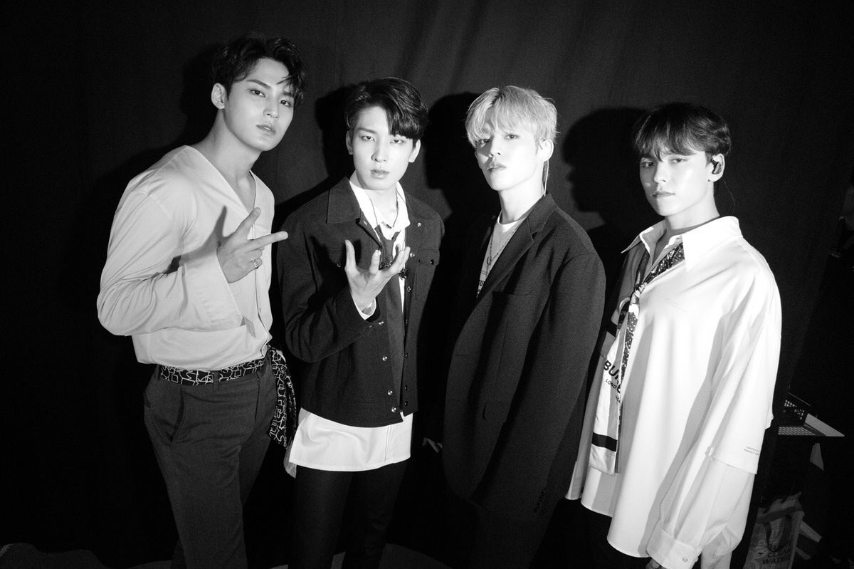 vanillachwe's tweet photo. u can tell who’s the most extra unit https://t.co/mV0t10mVv6