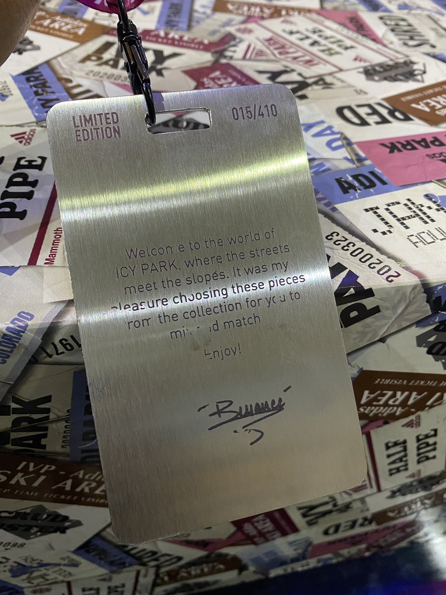 ElsaAngel19's tweet image. THANK YOU @Beyonce @adidas @WeAreIvyPark !!!! JUST RECEIVED THE ICY PARK !!!! 💗😭😘