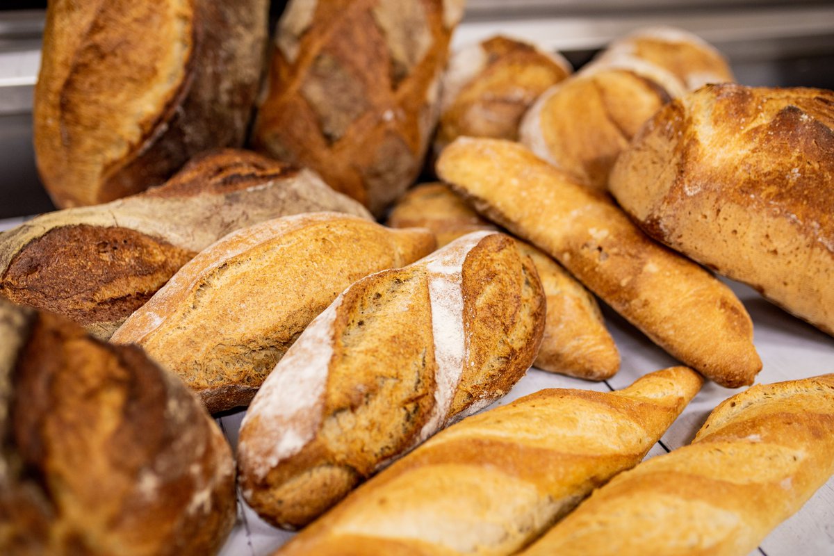 HumdingersFood's tweet photo. Fresh #sourdough bread and baguettes baked by our baker Oscar with love and care, are available every day in our bakery shop. You can choose from white, wholemeal or rye sourdough bread. With #Humdingers bread you will be able to create a tasty nutritious sandwich of your choice https://t.co/IAYu8a8HQh