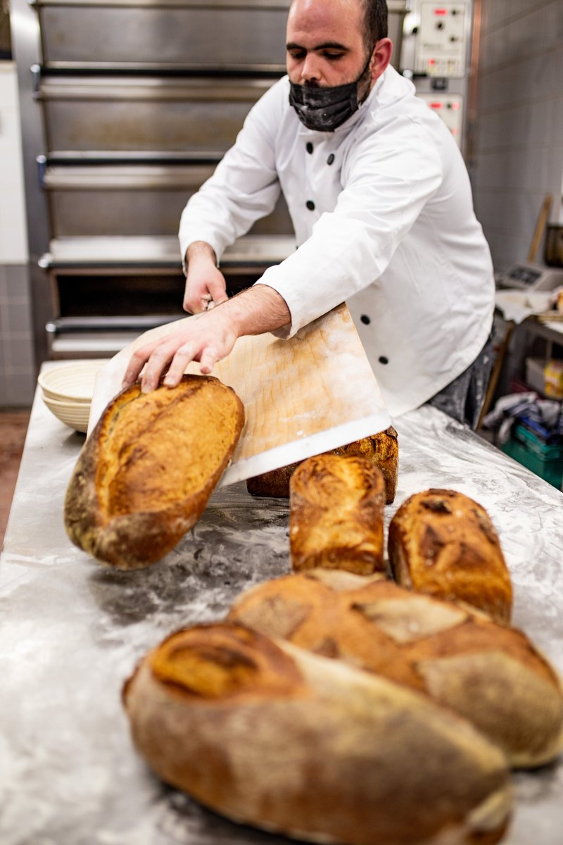 HumdingersFood's tweet photo. Fresh #sourdough bread and baguettes baked by our baker Oscar with love and care, are available every day in our bakery shop. You can choose from white, wholemeal or rye sourdough bread. With #Humdingers bread you will be able to create a tasty nutritious sandwich of your choice https://t.co/IAYu8a8HQh