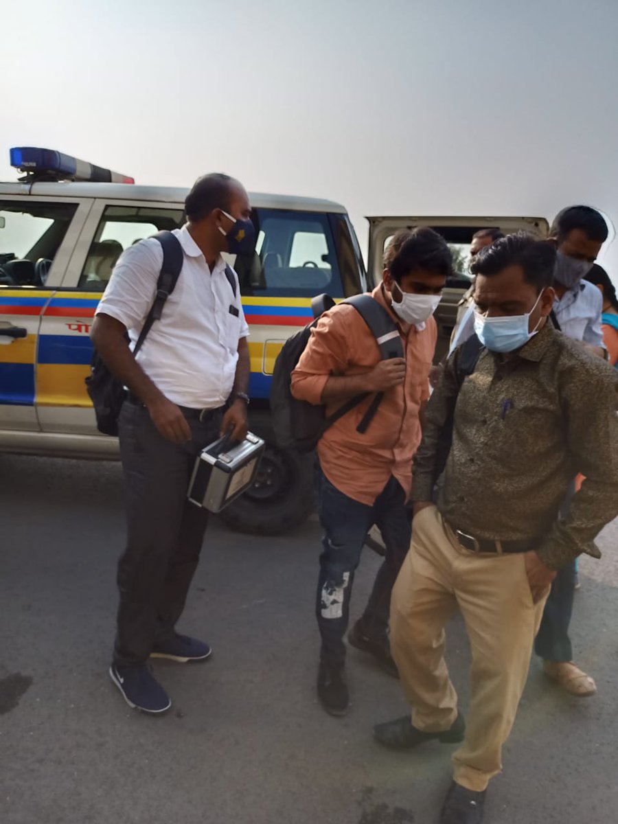 TOIMumbai's tweet image. Visuals: Forensic team at the south #Mumbai hotel where the Dadra and Nagar Haveli MP, Mohan Delkar, was found dead.