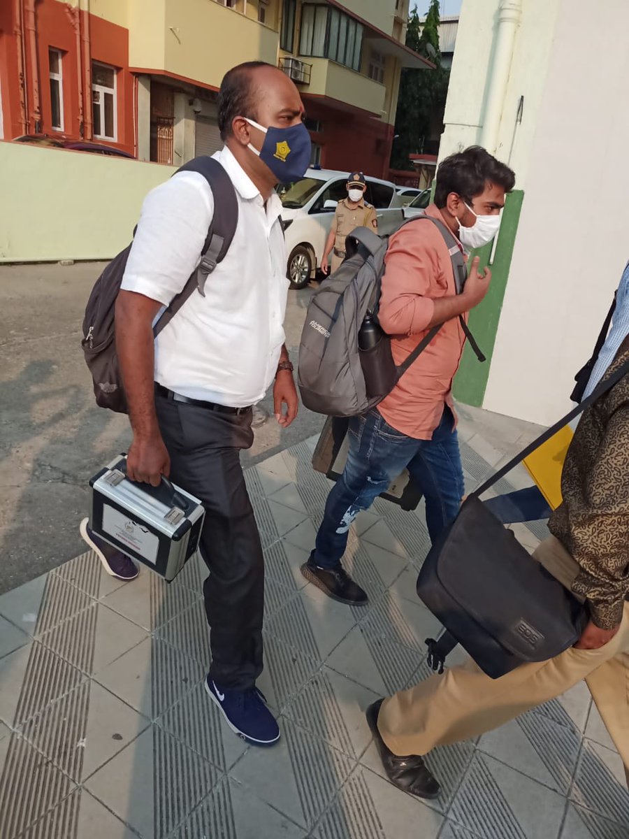 TOIMumbai's tweet image. Visuals: Forensic team at the south #Mumbai hotel where the Dadra and Nagar Haveli MP, Mohan Delkar, was found dead.