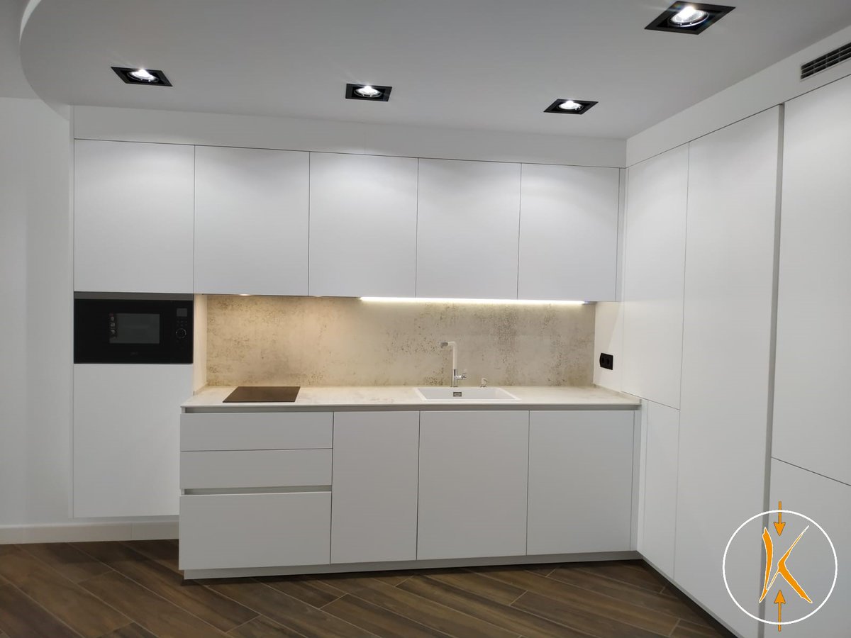 Electroklase_'s tweet photo. Hoy os traemos una cocina pequeña a la que no le falta un detalle😉
Está ubicada en un apartamento de playa🏖 y creemos que hemos aprovechado el espacio al máximo y que estéticamente es muy agradable🧡
¿Queréis ver cuál era su estado inicial? 👇

https://t.co/Ixv5UAgv27 https://t.co/RK4zVQiEWn